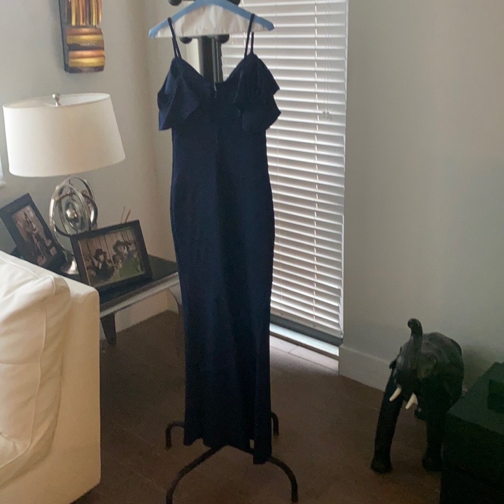 it's a navy blue, size small in women's,